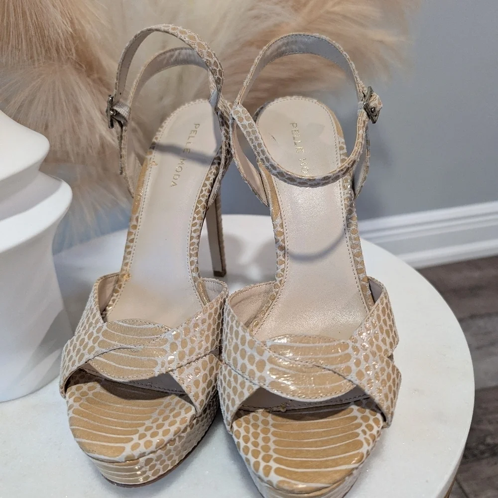 Pelle Moda 5 inch heels sz. 8.5